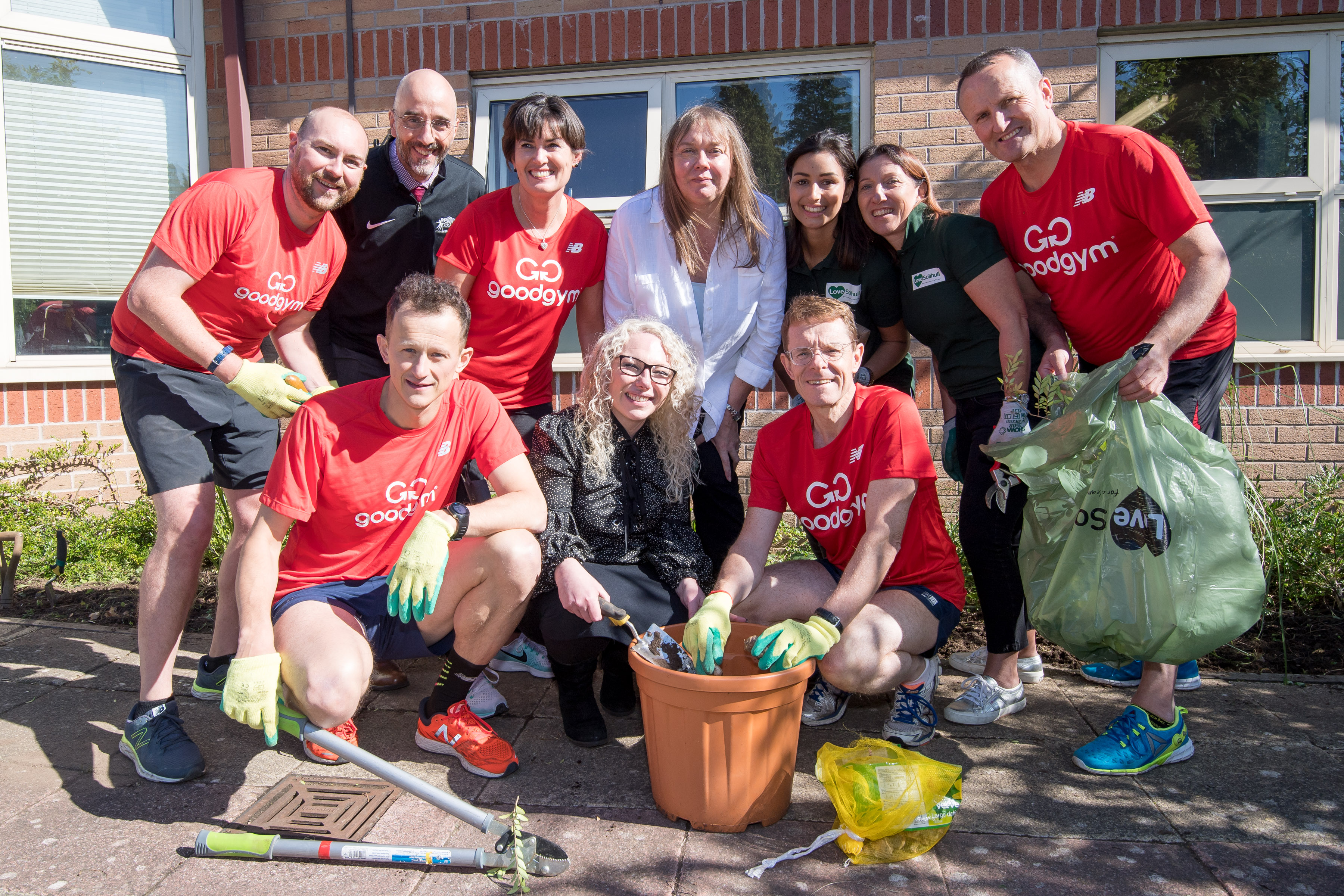 Front l-r: GoodGym founder Ivo Gormley, Solihull Council’s cabinet member for adult social care Cllr Karen Grinsell and West Midlands Mayor Andy Street, with a team of runners and helpers.
