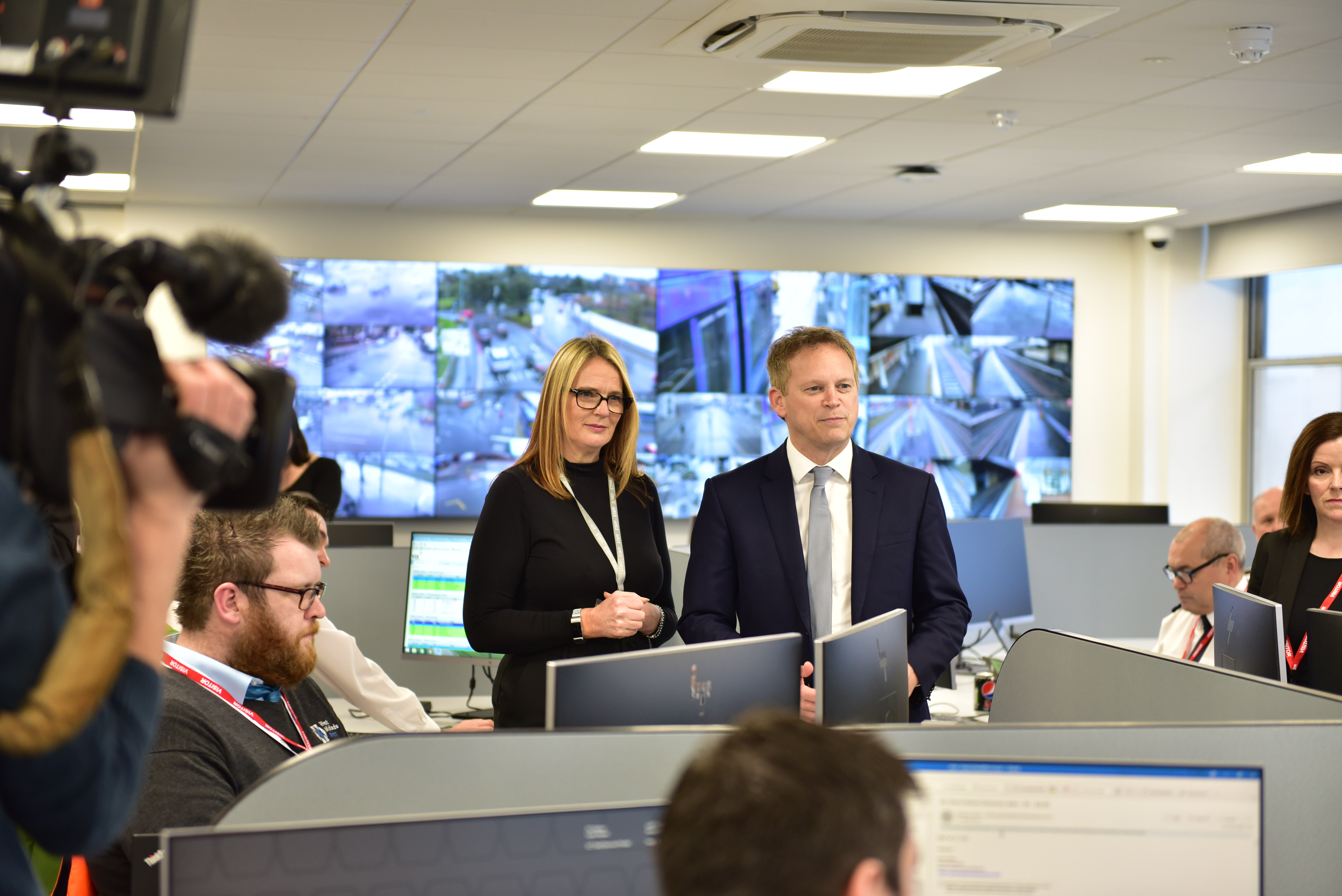 TfWM director of network resilience Anne Shaw shows Transport Secretary Grant Shapps the RTCC